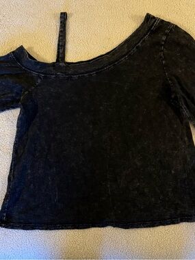 Women’s Black One-Shoulder Strap Top